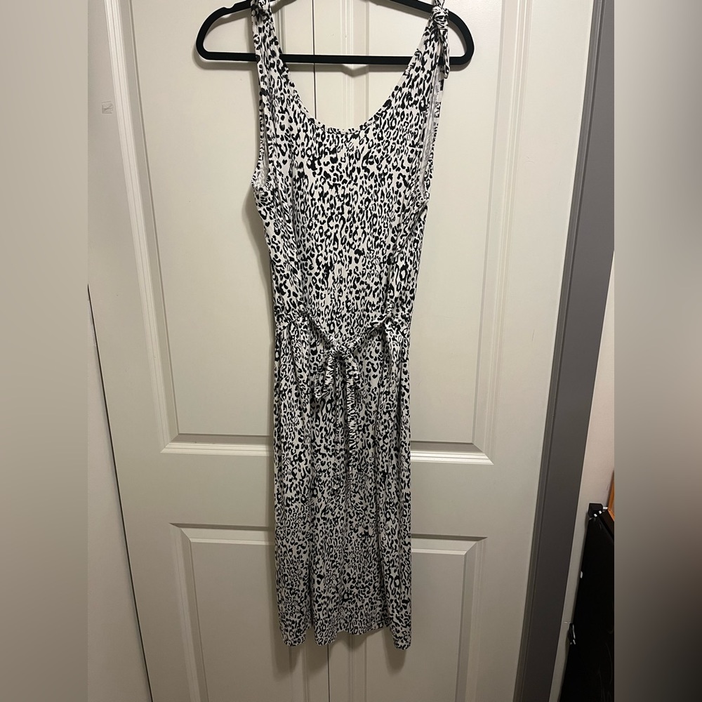 Column dress with tie